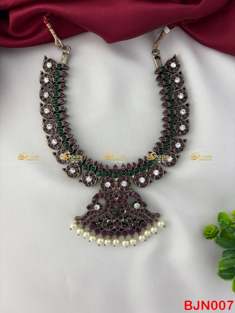 Kemp Black Short Necklace, Kemp Addigai Temple Jewellery, Bharatanatyam Short Necklace, Kuchipudi Dance Choker, Kemp Jewellery for Arangetram, Black Stone South Indian Short Haaram, Bridal Kemp Short Necklace