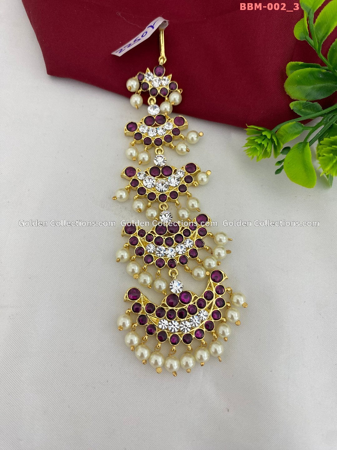 Bharatanatyam Kemp Nettichutti South Indian Jewelry Color: White & Kemp Stones Style: Maang Tikka Image 3
