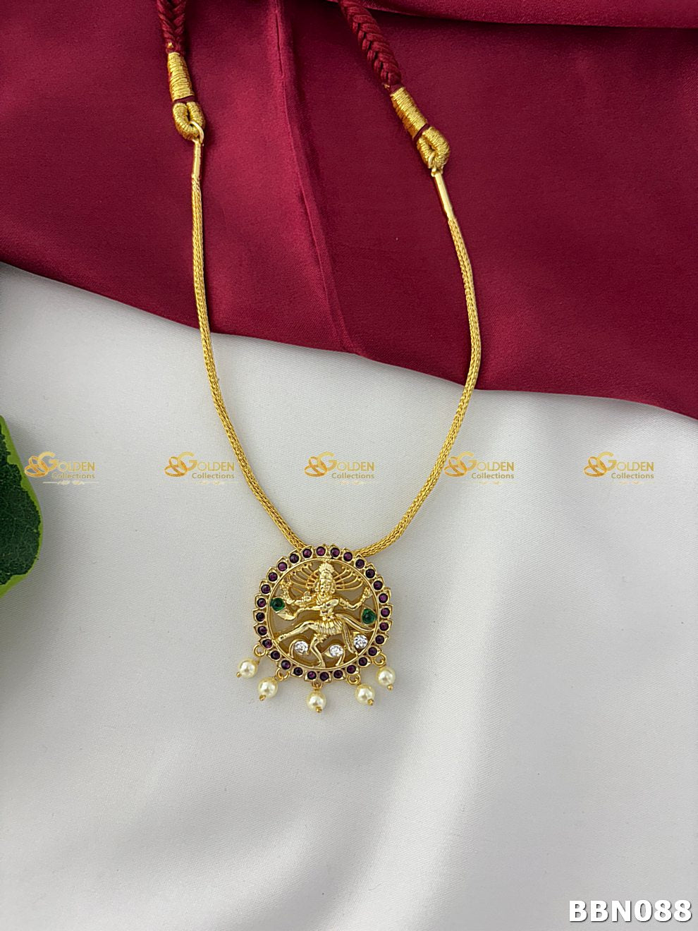 Bharatanatyam Nataraja short necklace with Kemp stones and pearl drops