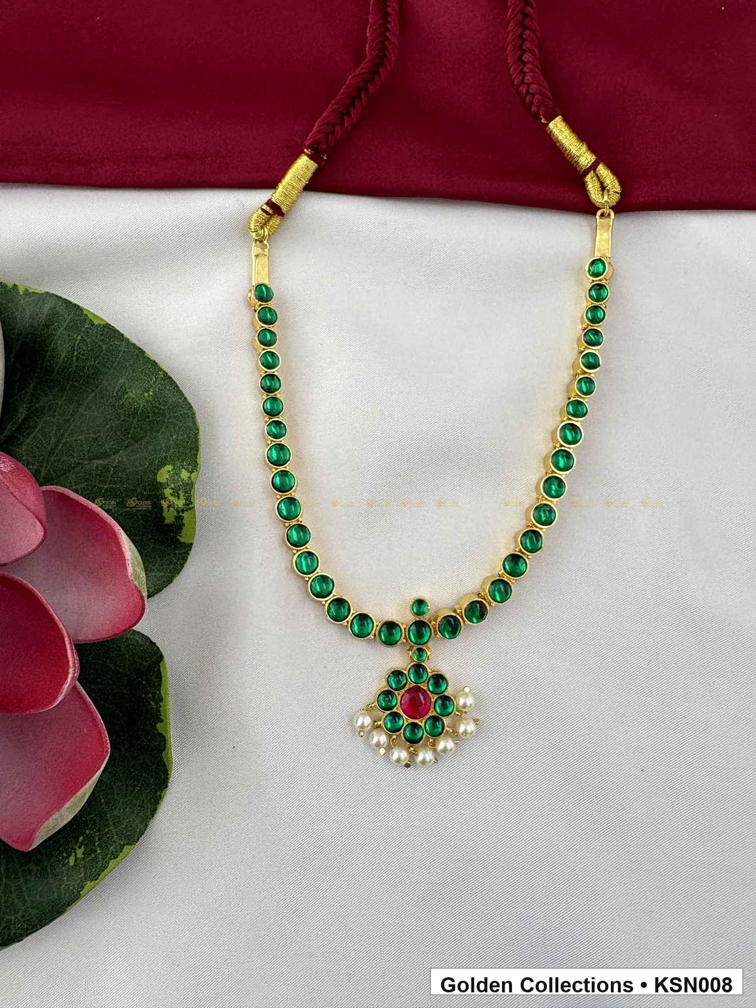 Detail view of Green Bead Real Kemp Short Necklace with Pendant from Golden Collections