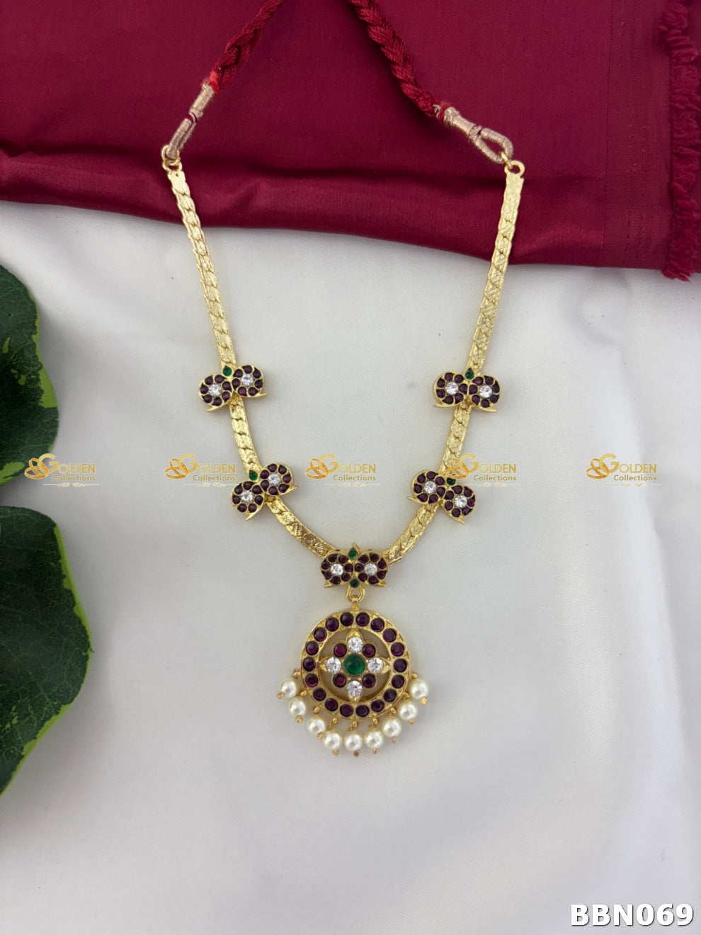 Kemp Short Necklace with floral design & pendant. Authentic Bharatanatyam temple jewellery for dance, Arangetram, Kuchipudi & weddings.