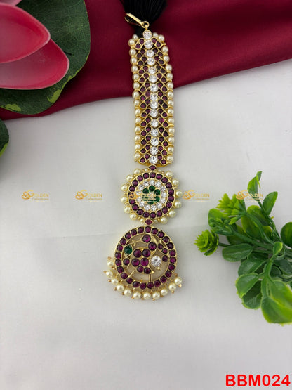 Shop Kemp Circular Maang Tikka (Nethichutti) for Bharatanatyam and Kuchipudi dance. Traditional South Indian temple jewellery with pearls, Kemp stones & gold finish.