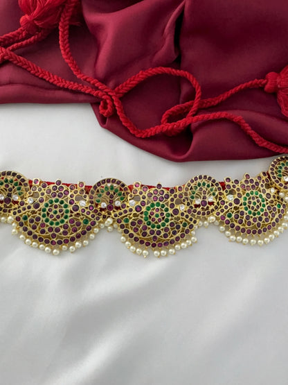 Golden Collections Kemp Petal Design Vaddanam - Close-up showing the precise hand-setting of the kemp stones and pearl accents on the antique gold plating.