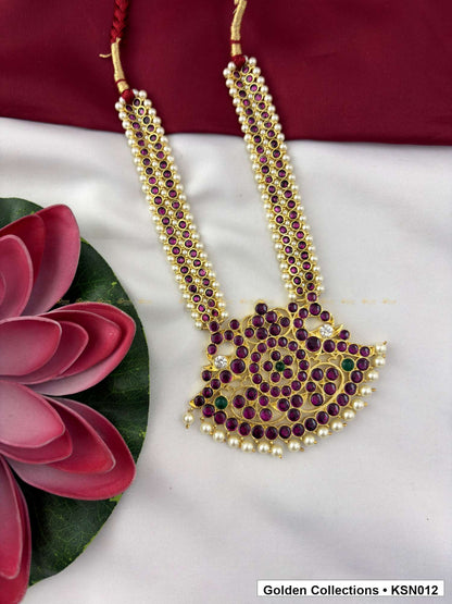 Detail view of Mango Style Real Kemp Short Necklace with Pearl Border from Golden Collections