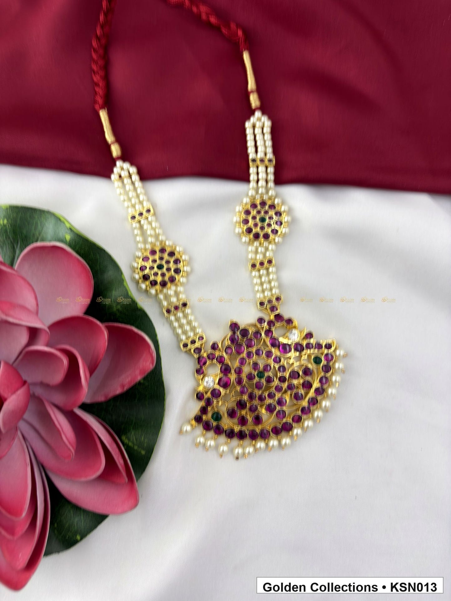 Detail view of Pearl Mango Real Kemp Short Necklace for Dance from Golden Collections