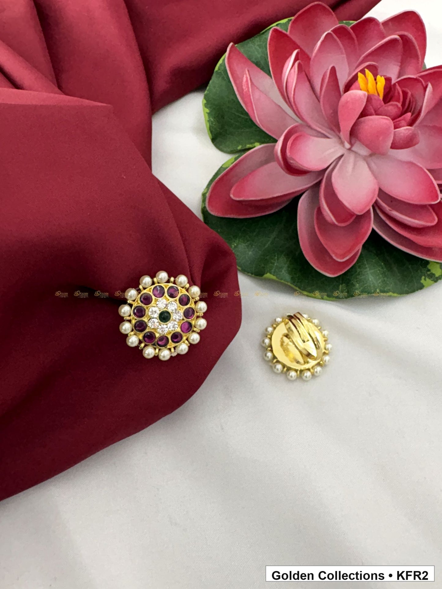 Detail view of Round Real Kemp Finger Ring with Red Green Stones from Golden Collections